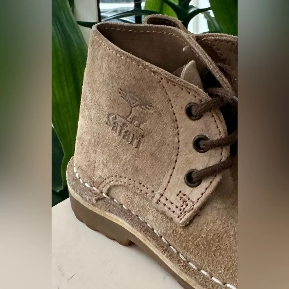 Bata Kenya Safari Boots Kids Unisex Beige Suede Chukka Boots size 6 - Handmade - Picture 2 of 6